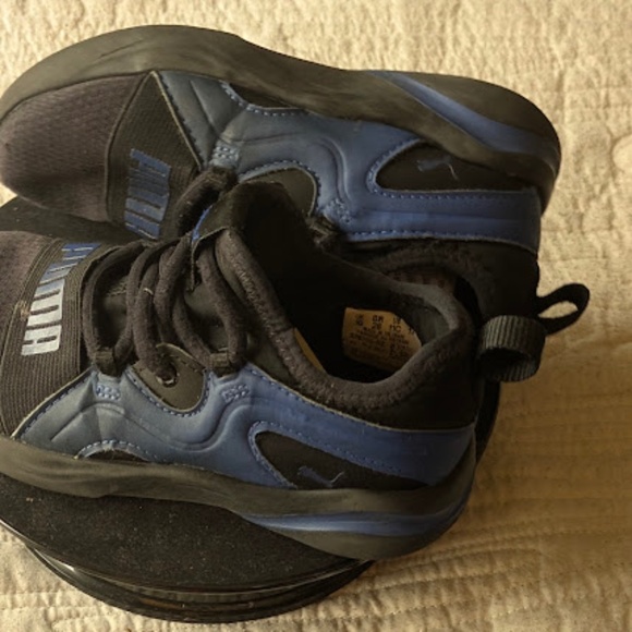 NEXT2NEW  GENTLY USED SIZE 11 BOYS PUMA SNEAKERS - Picture 2 of 6